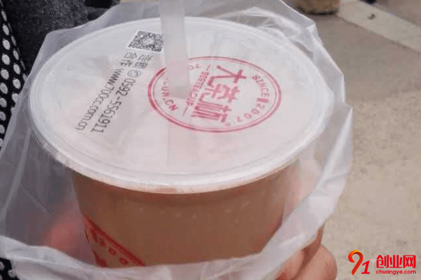 大茶杯奶茶一年能賺多少？多元化產品四季暢銷