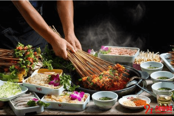 簽簽向上串串香加盟店賺不賺錢？至少能賺多少？