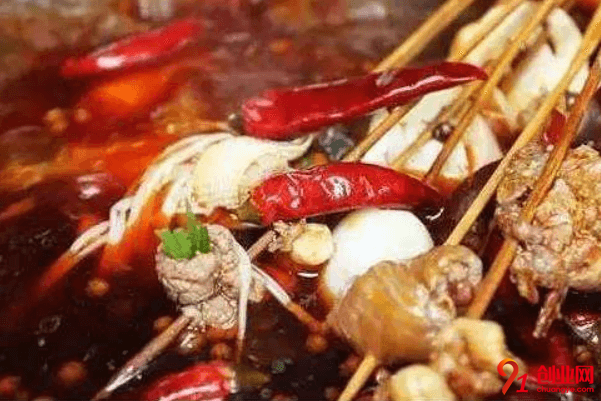 簽簽向上串串香加盟利潤大嗎？加盟規(guī)模有幾種？