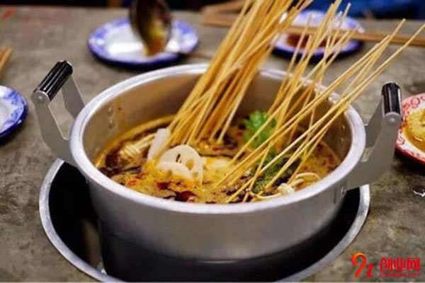 刷把簽簽麻辣燙加盟費(fèi)是多少?3萬元讓創(chuàng)業(yè)不是夢