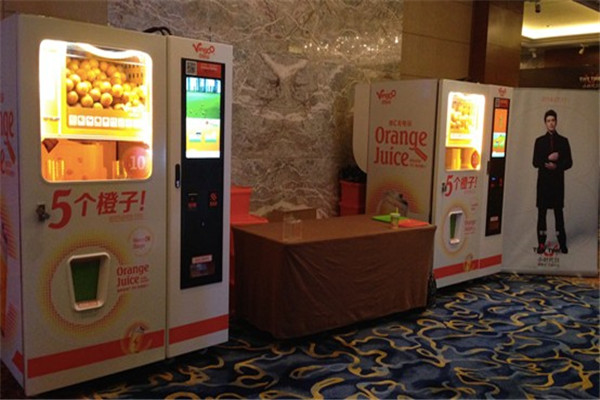 五個橙子自動榨汁機