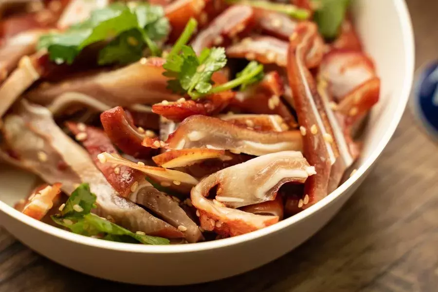 在山林只買大紅腸?你錯過了整桌美食