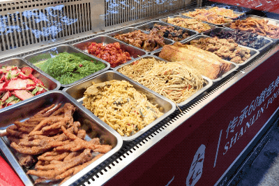 在山林只買大紅腸?你錯過了整桌美食