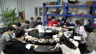 在山林只買大紅腸?你錯過了整桌美食