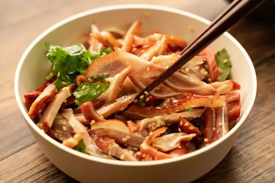 在山林只買大紅腸?你錯過了整桌美食