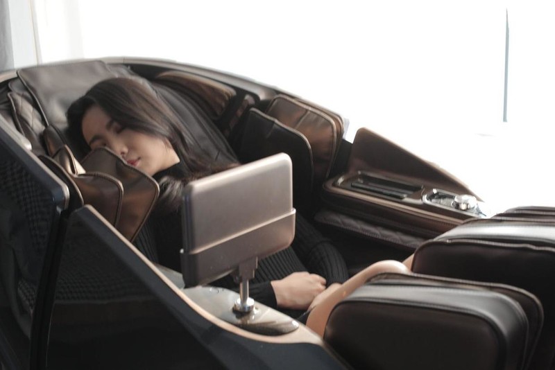 高端按摩椅怎么選？資深體驗官帶來榮泰RT8900按摩椅測評