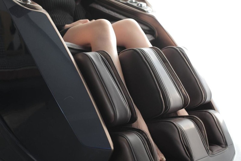 高端按摩椅怎么選？資深體驗官帶來榮泰RT8900按摩椅測評