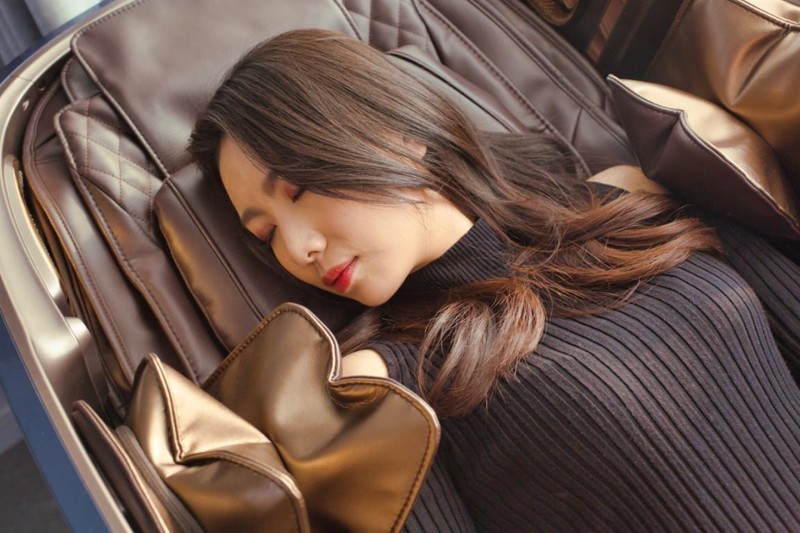 高端按摩椅怎么選？資深體驗官帶來榮泰RT8900按摩椅測評