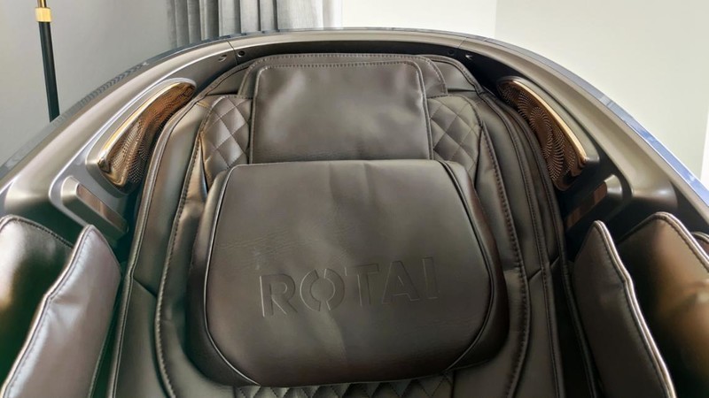 高端按摩椅怎么選？資深體驗官帶來榮泰RT8900按摩椅測評