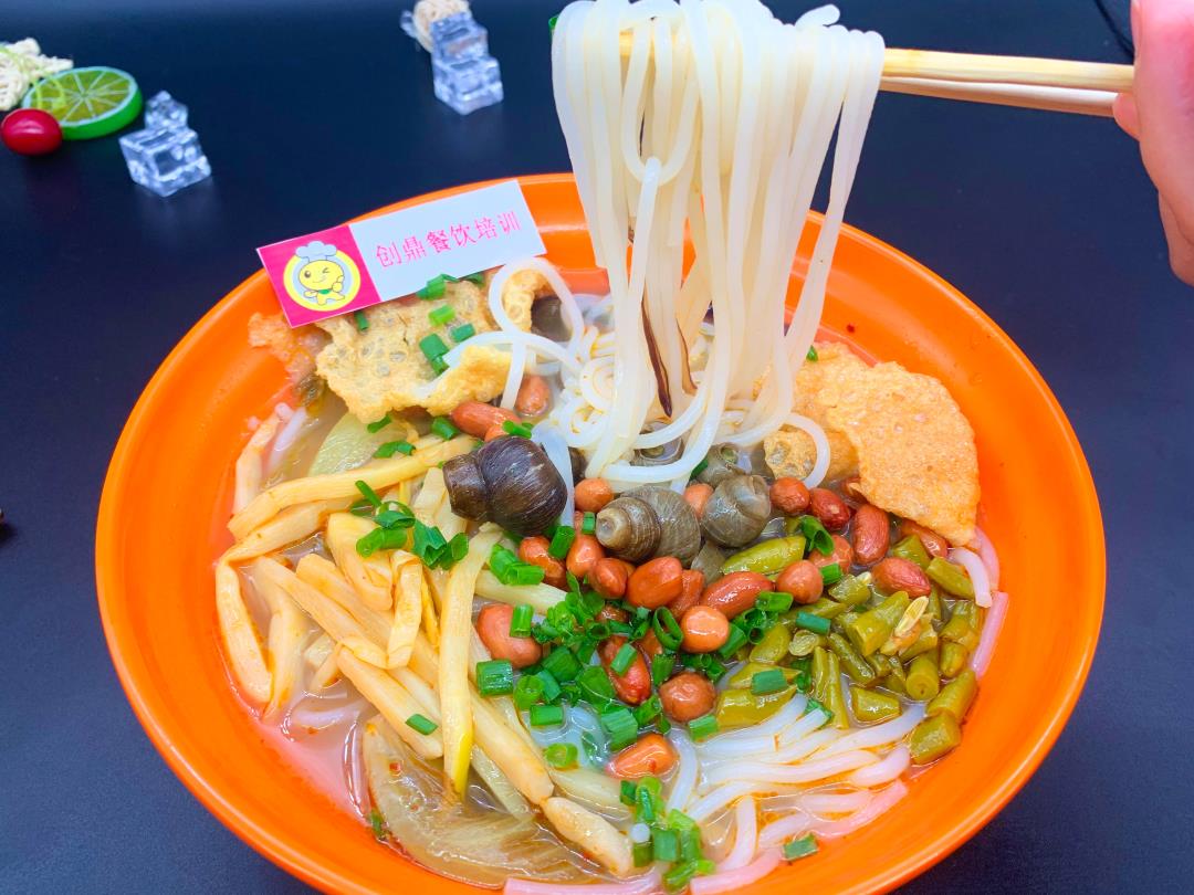 柳州螺螄粉實(shí)體店培訓(xùn)